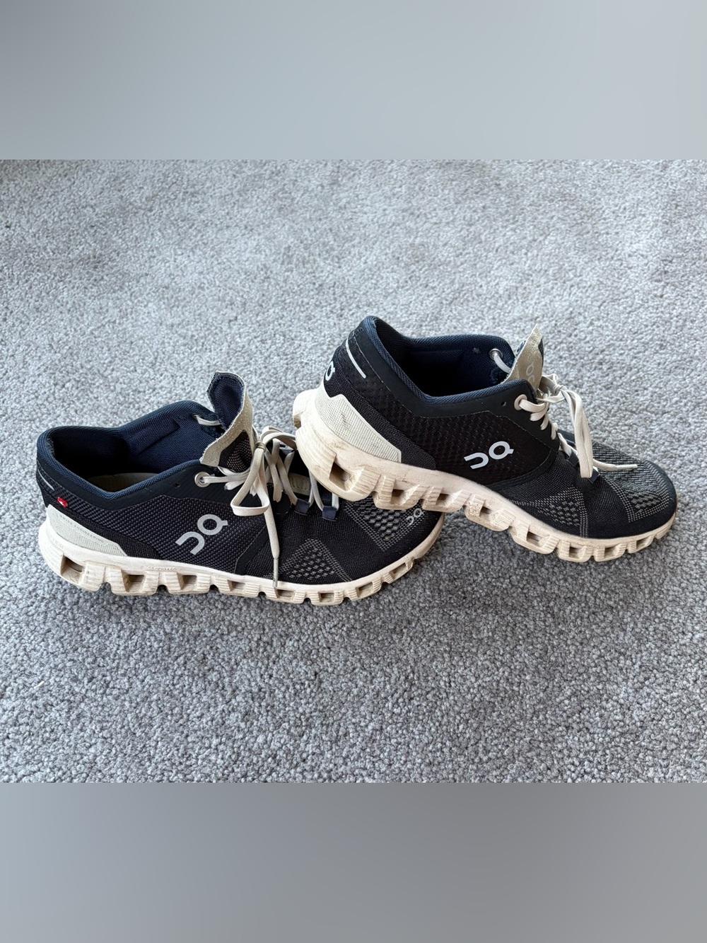 On Running Cloud X Sneakers Black & White Women’s Size 7 Gym / Cross Training